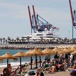 Arrestan a tres hombres por violación grupal en una playa de España Arrestan a tres hombres por violación grupal en una playa de España