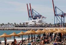 Arrestan a tres hombres por violación grupal en una playa de España Arrestan a tres hombres por violación grupal en una playa de España