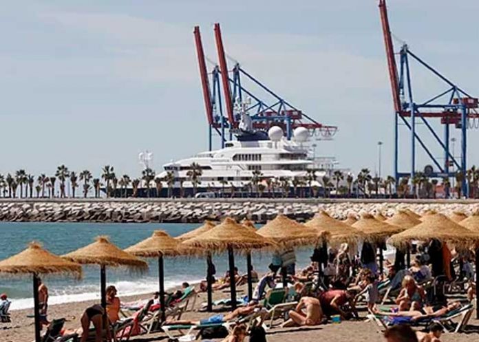 Arrestan a tres hombres por violación grupal en una playa de España