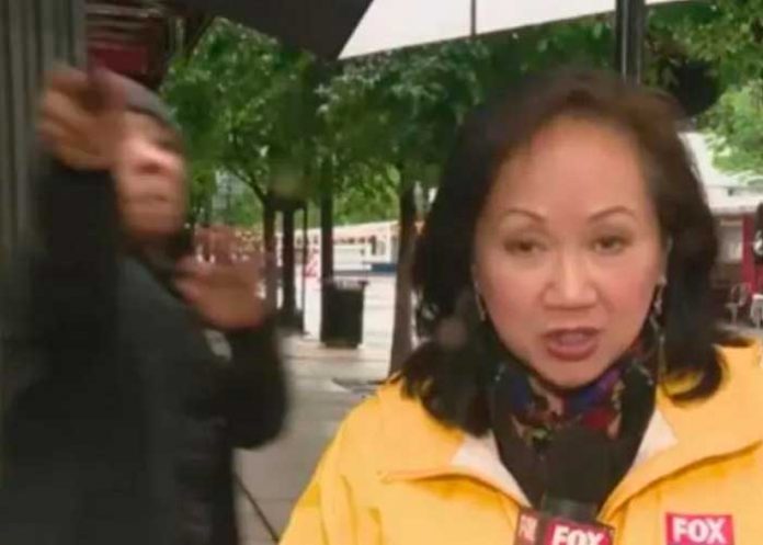 estados-unidos ¡Imparable violencia armada en EE.UU! Encañonan a equipo periodístico en vivo