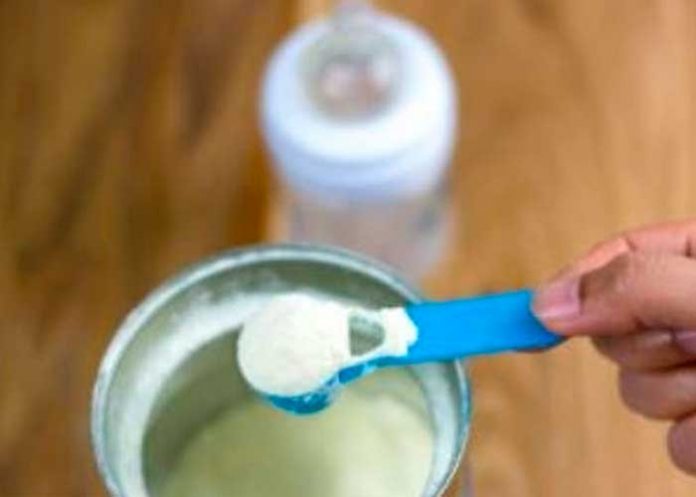 Creciente escasez de leche de fórmula para bebés en Estados Unidos
