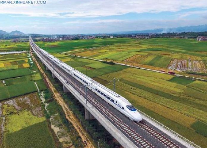 Gigantesco asiático en China se prepara para circular