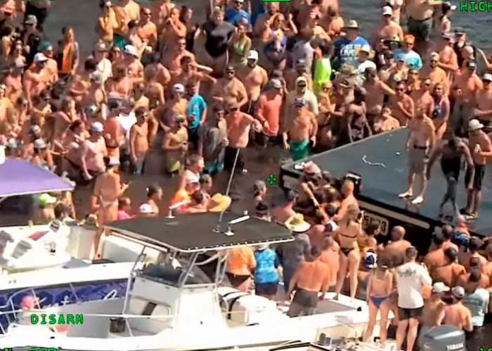 Salvaje pelea campal dejó varios detenidos y un herido en un lago de Florida