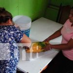 Madre que vende frescos en Managua es premiada por Crónica TN8