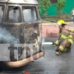 04 de Mayo: Informate de las noticias más relevantes de Nicaragua Control de incendio en vehículo cerca de Plaza Inter, Managua