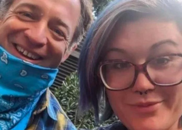 hija Asesino queda como gran amigo en Australia