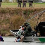 ¿Suerte o milagro? Rescatan a tres hondureños atrapados en el Río Bravo