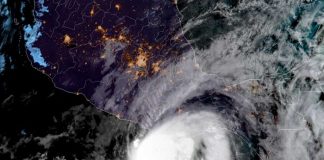 Huracán Agatha, de categoría 2, tocó tierra en el sur de México