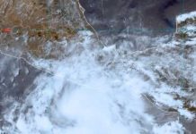 'Agatha' se convierte en huracán categoría 1 frente a la Costa de México