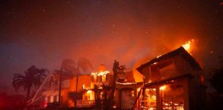 Incendio arrasa con todo a su paso por Nuevo México y California