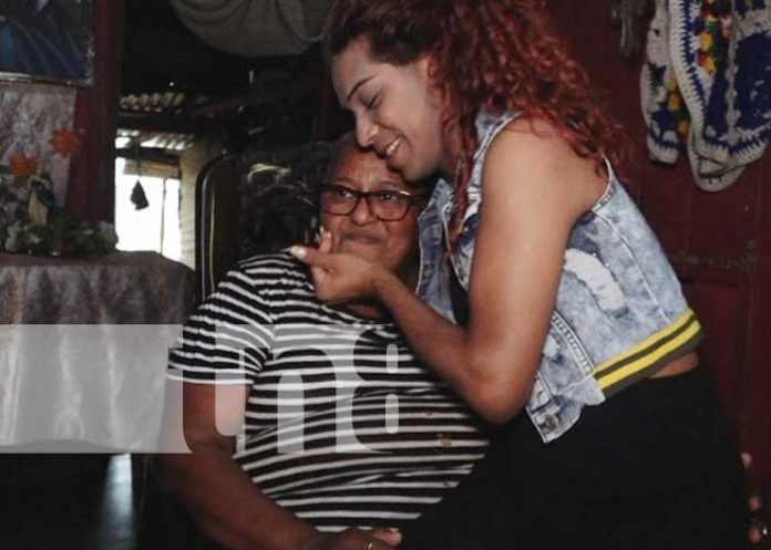 madre-abnegada-01 Francisco y su querida madre ganaron con Crónica TN8