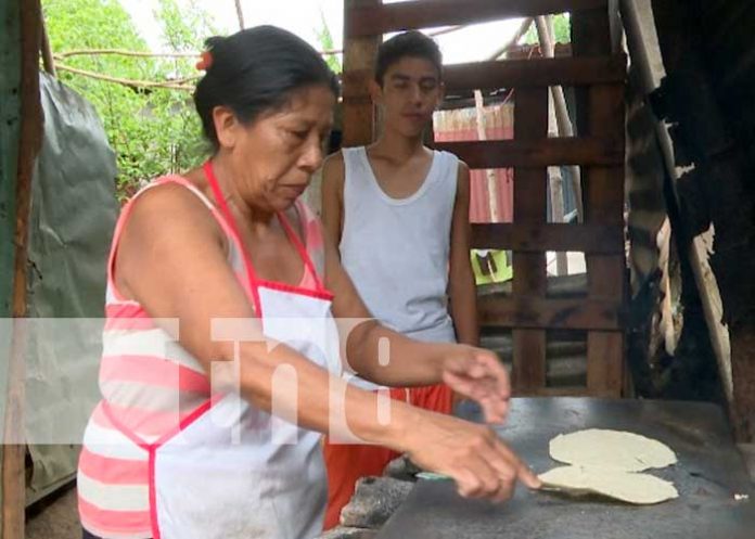 Madre ganadora de la promoción en Crónica TN8