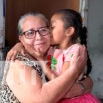 Crónica TN8: Amor de madre por su niña de crianza en Matagalpa Madre abnegada y dedicada a su niña en Matagalpa