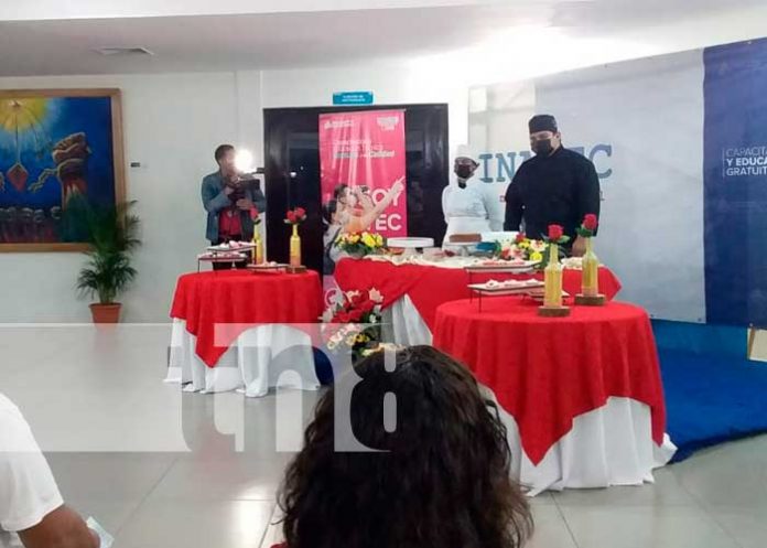 Aprendizaje sobre elaboración de pasteles para las madres