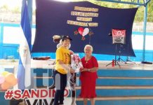 Festejan a las madres del Distrito VI de Managua con mucha alegría y regalos Regalos a madres como parte de los festejos en Managua