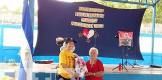 Regalos a madres como parte de los festejos en Managua