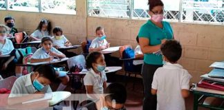 Distribución de la merienda escolar en Managua