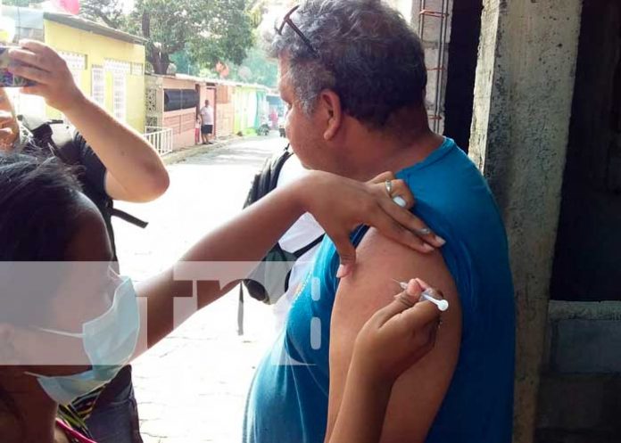 Jornada de vacunación en barrios de Managua