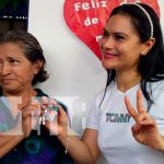 Nuevas viviendas: cambio de vida para dos familias del barrio La Luz, Managua Entrega de llaves para nueva vivienda en Managua