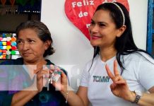 Nuevas viviendas: cambio de vida para dos familias del barrio La Luz, Managua Entrega de llaves para nueva vivienda en Managua