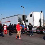 Encuentran en un tráiler a 158 migrantes tras un accidente vial en México Encuentran en un tráiler a 158 migrantes tras un accidente vial en México