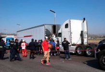 Encuentran en un tráiler a 158 migrantes tras un accidente vial en México Encuentran en un tráiler a 158 migrantes tras un accidente vial en México