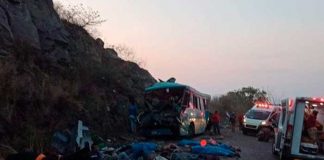 Volcadura en autobús deja 13 muertos y 20 heridos en Jalisco, México