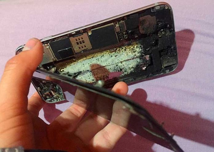 ¡Extraño! En México mujer muere tras explotarle su celular en el rostro