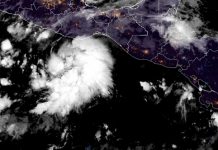 Huracán Agatha amenaza con llegar como categoría 3 a la costa de México Huracán Agatha amenaza con llegar como categoría 3 a la costa de México