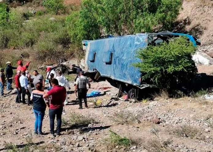 migrantes1 Volcadura en autobús ocasiona que 6 migrantes no logren
