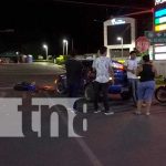 Por la ebriedad, joven se estrella de frente contra un taxi en Granada Escena de accidente de tránsito en Granada