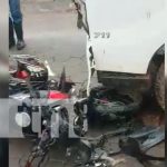 Motociclista impacta contra un camión en Santo Domingo, Chontales Motociclista impacta contra un camión en Santo Domingo, Chontales.