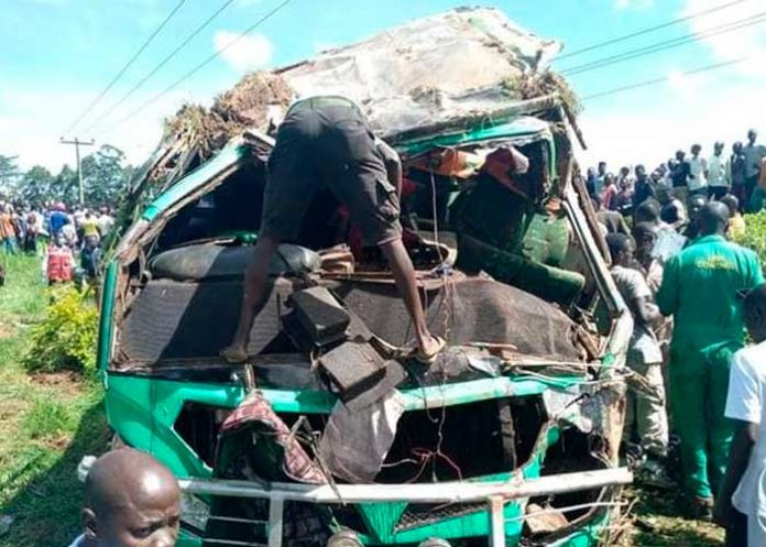 Trágico accidente de tránsito en Uganda deja al menos 20 muertos