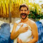 Camilo "brinca en una uña" tras el nacimiento de Índigo con el tema “Pegao”