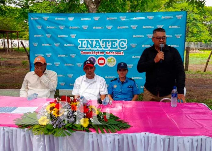 Entrega de certificados del MEFCCA para protagonistas en Nandaime