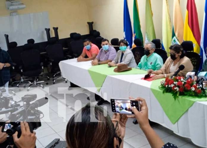 Autoridades del CNU Nicaragua en conferencia de prensa