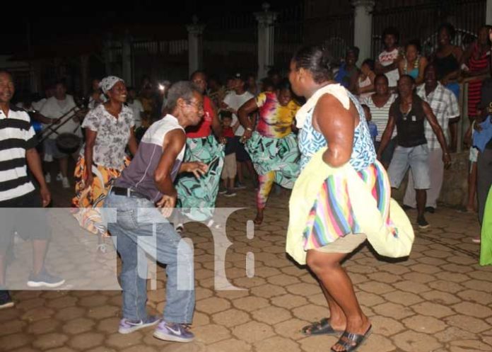 Baile caribeño de Los Legandarios de Old Banck
