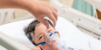 Imagen de niño enfermo, en referencia a la hepatitis