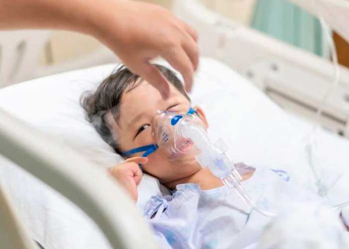 Imagen de niño enfermo, en referencia a la hepatitis