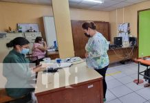 Trabajadores de Nicaragua celebran pago adelantado por la víspera del Día de las Madres Pago de salario a trabajadores del Estado en Nicaragua