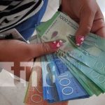 Trabajadores de la salud reciben salario adelantado de junio