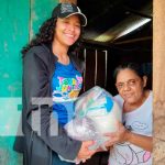 Entrega de paquetes a familias en San Carlos, Río San Juan