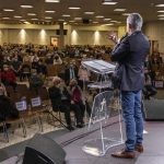 Pastor es acusado de violación frente a su iglesia en Estados Unidos "Solo tenía 16 años", grito en una prédica en Estados Unidos