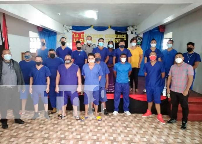 Privados de libertad inician curso de tallado de madera en Bluefields