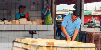 Venta de queso en el Mercado Iván Montenegro