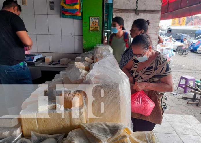 Venta de queso en el Mercado Iván Montenegro