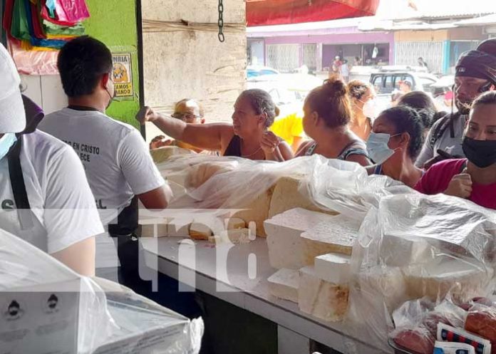 Recorrido por puestos de queso en el Mercado Iván Montenegro