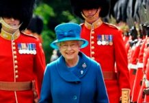 ¡Escándalo en la Casa Real! Detienen a soldados de Isabel II por drogas