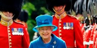 ¡Escándalo en la Casa Real! Detienen a soldados de Isabel II por drogas