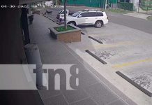 Presuntos delincuentes roban tienda a plena luz del día en Managua Tienda donde se cometió un robo en Managua